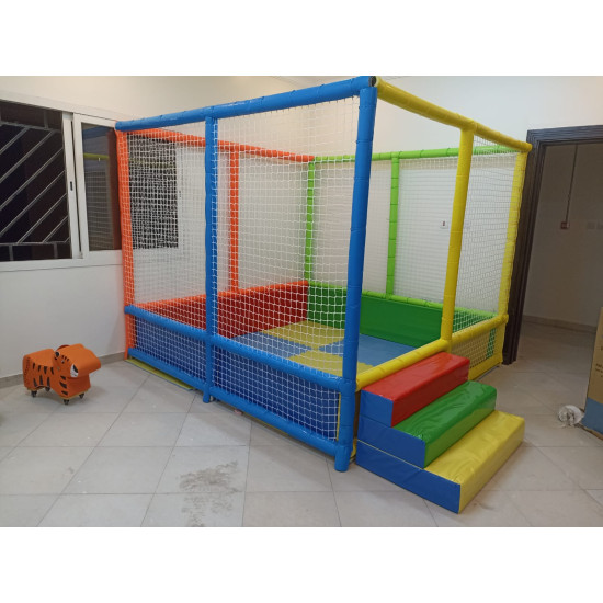 حوض كرات مع الارضيات بدون الكرات  مقاس :250*250*200سم